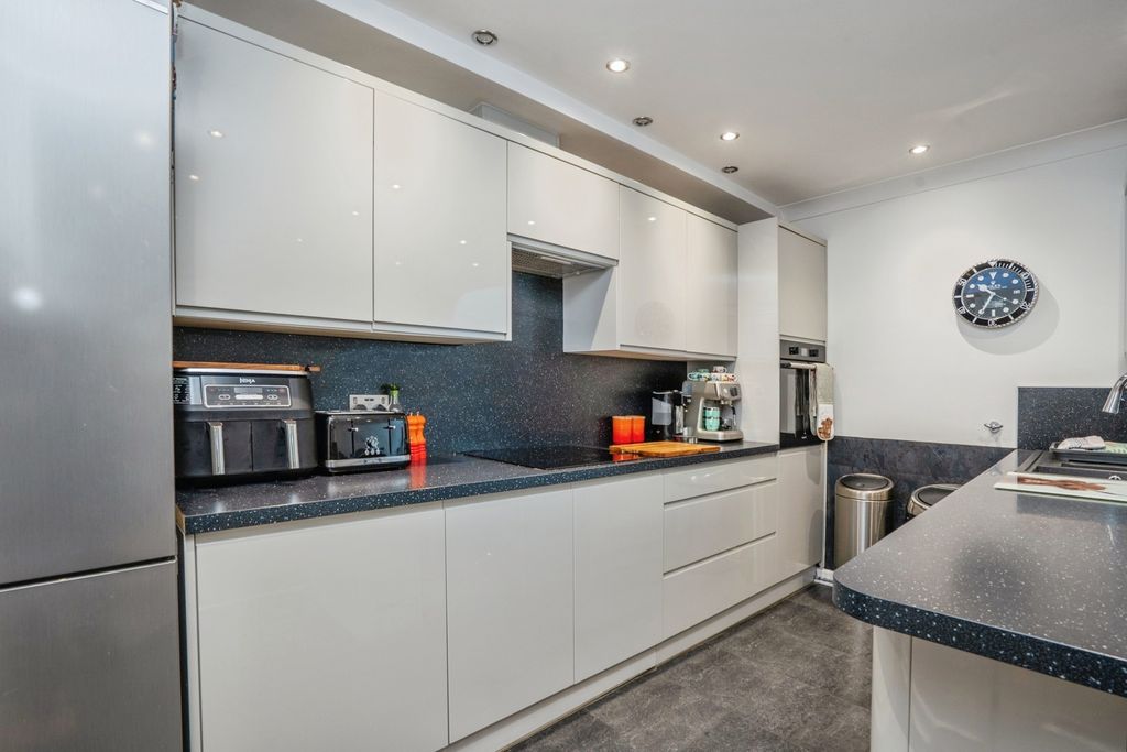 Property photo 1 of 18 Pbox-Img.Jpg