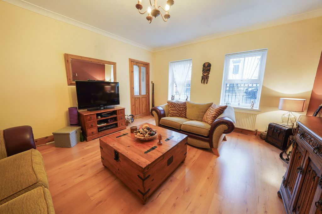 Property photo 3 of 18 12