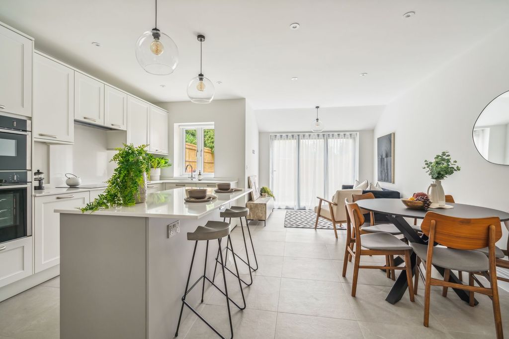 Property photo 2 of 15 Kitchen
