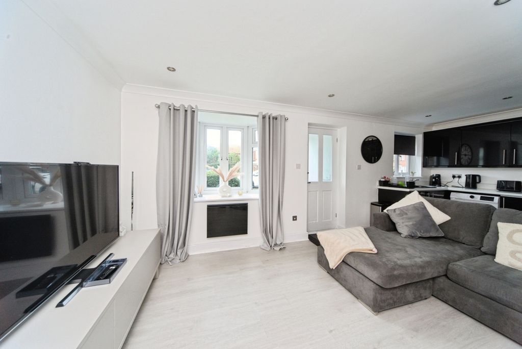 Property photo 3 of 17 Photo