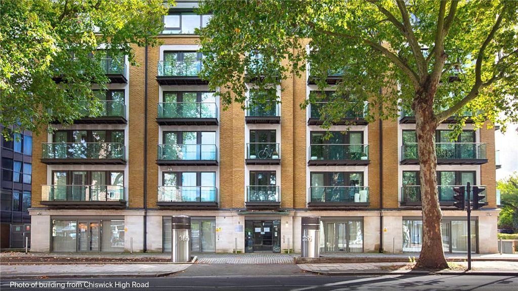 Property photo 3 of 9 External