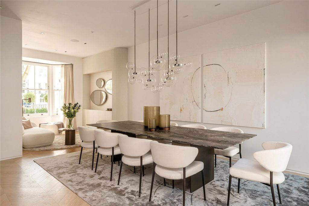 Property photo 2 of 33 Dining Area