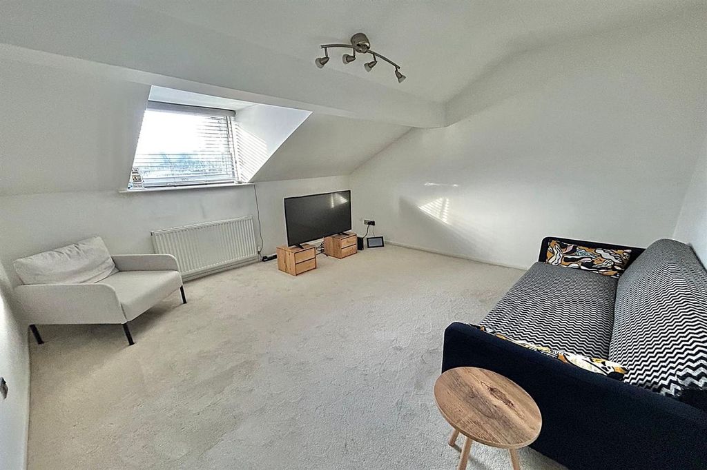 Property photo 3 of 11 Living Room