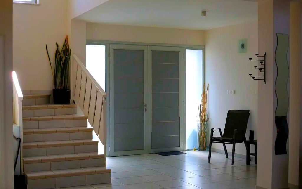 Property photo 3 of 23