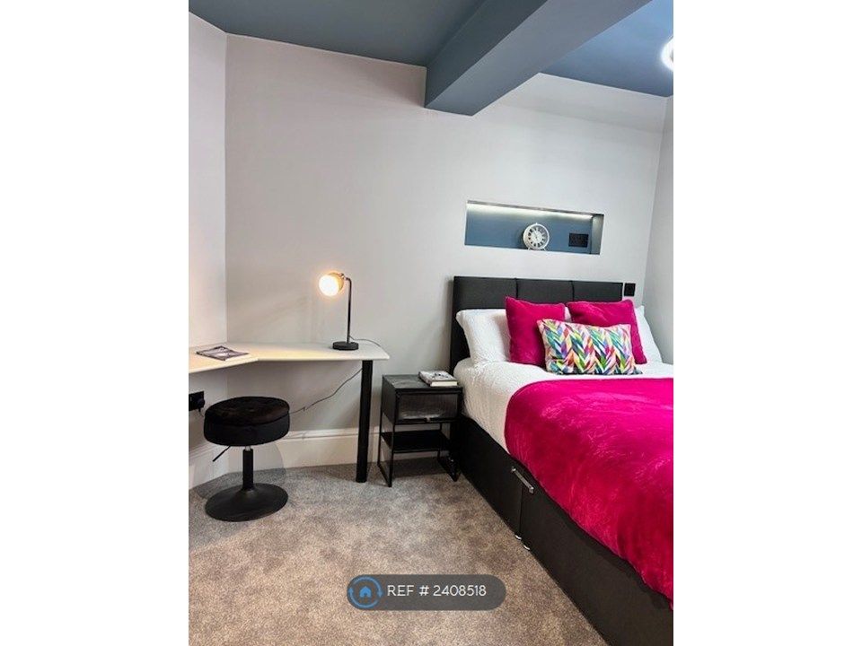 Property photo 1 of 13 En- Suite Room 2