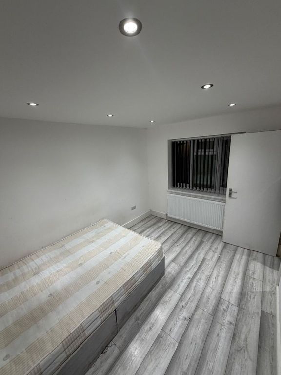 Property photo 1 of 2