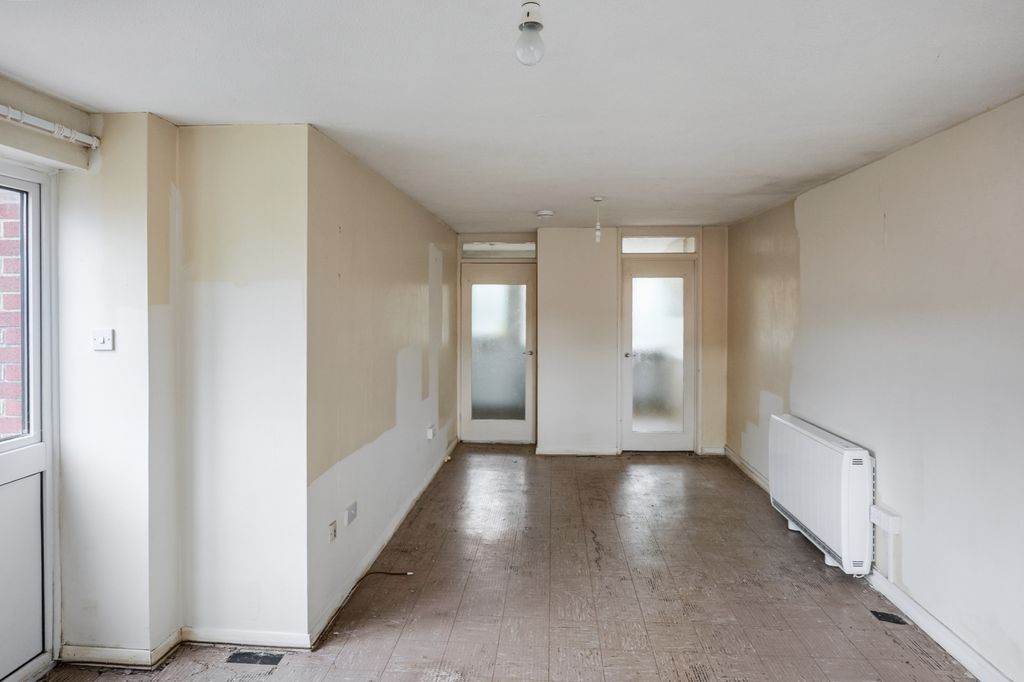 Property photo 2 of 16 3 Ogilvie Square, Calne, Wiltshire, Sn11 8Ns