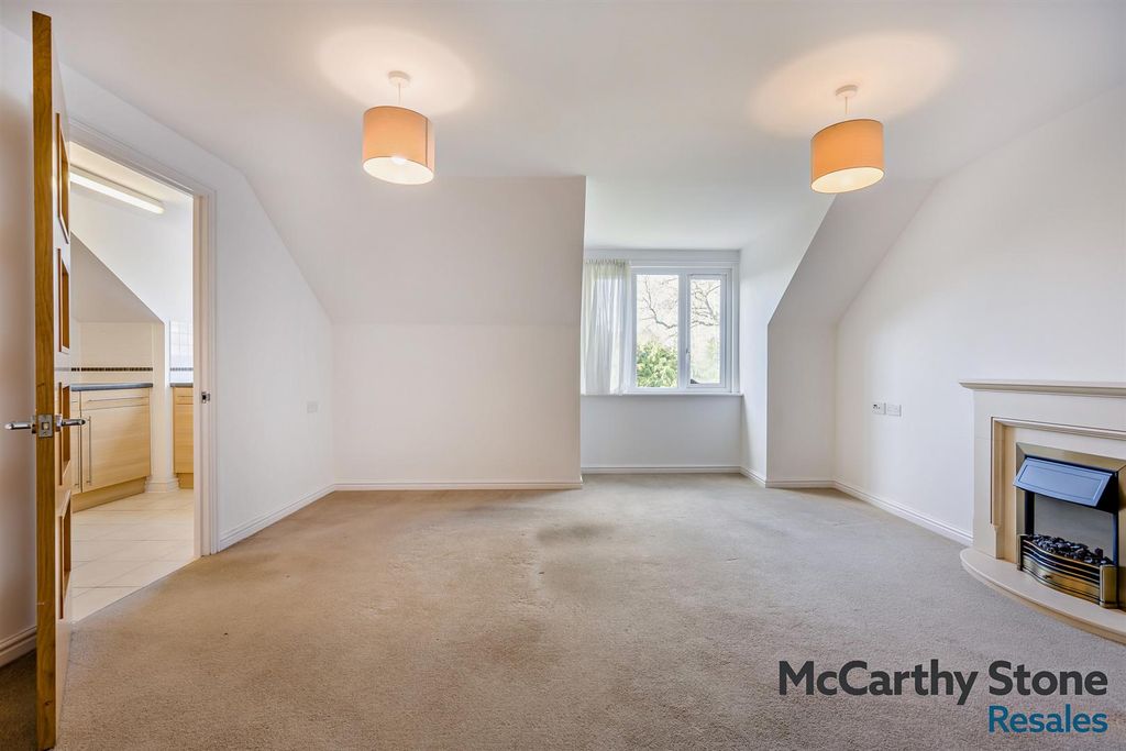 Property photo 3 of 43 8681627-Interior09-800.Jpg