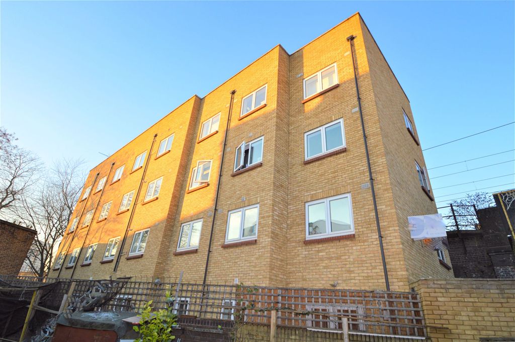 Property photo 1 of 8 Campbell Rd E3