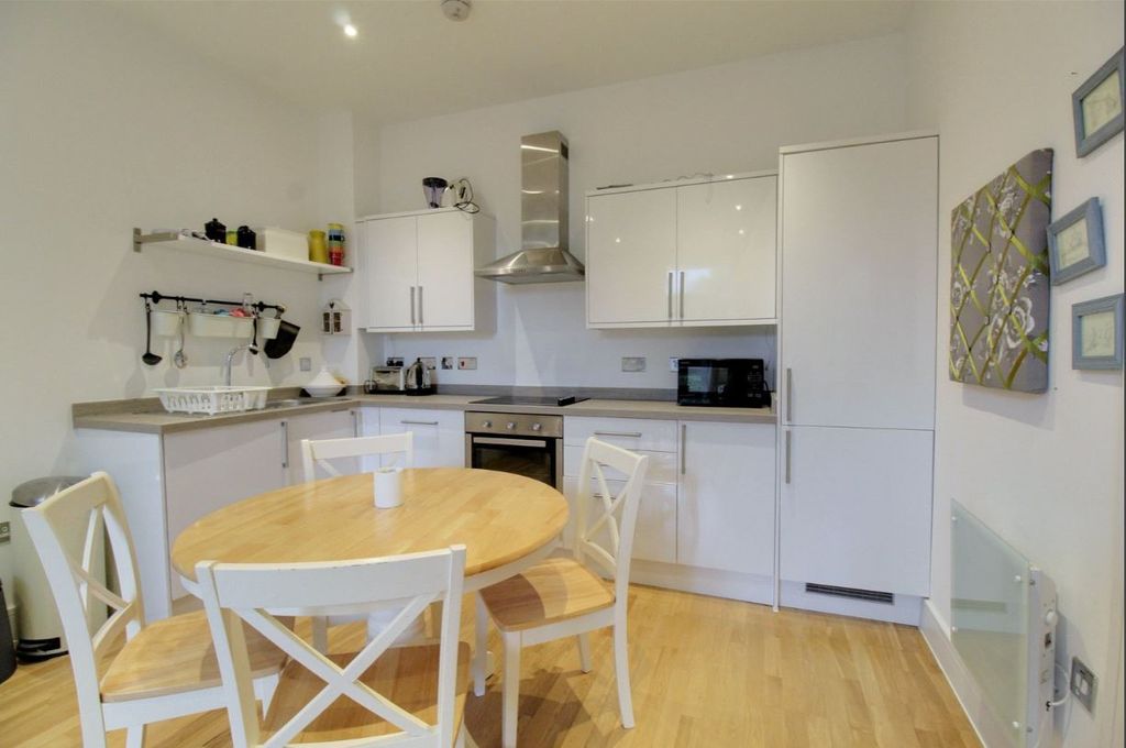 Property photo 2 of 9 4