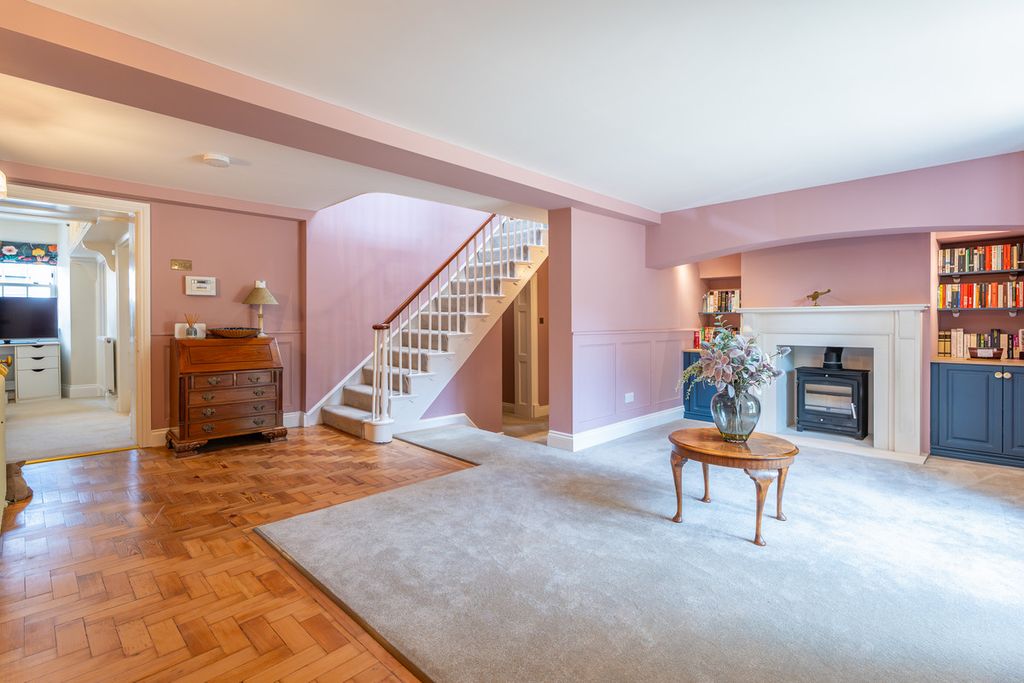 Property photo 2 of 43