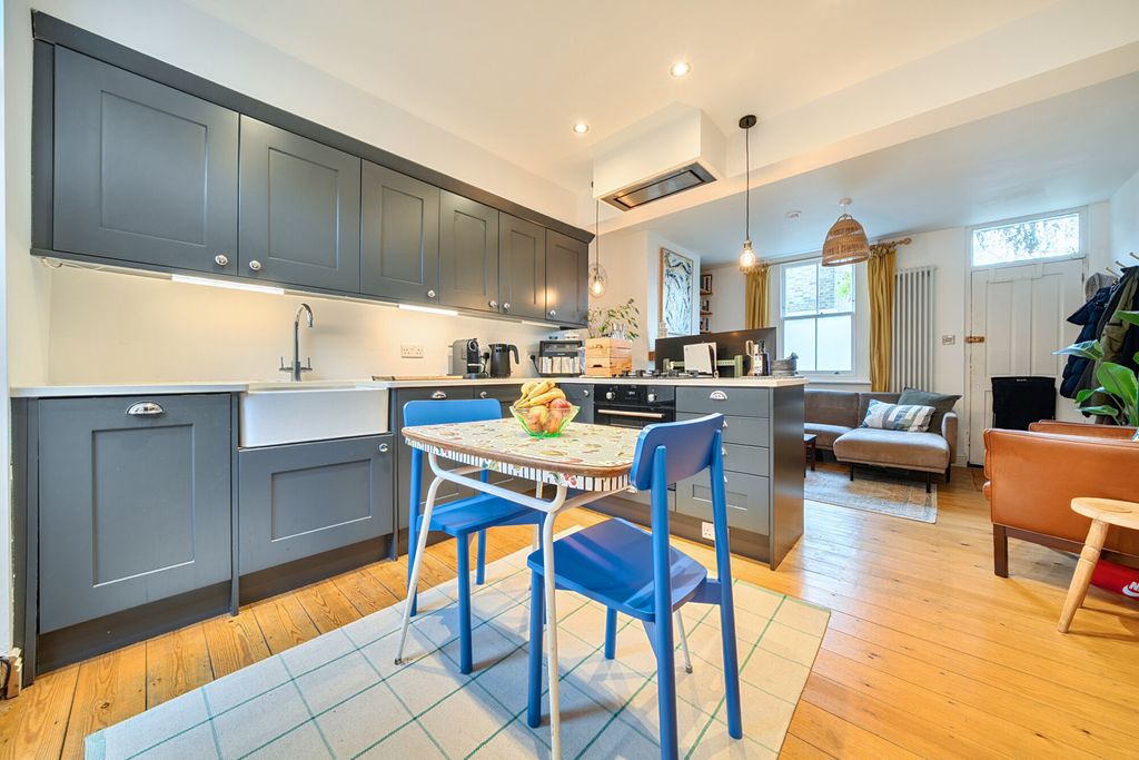 Property photo 3 of 23 1402051-12-696E42...