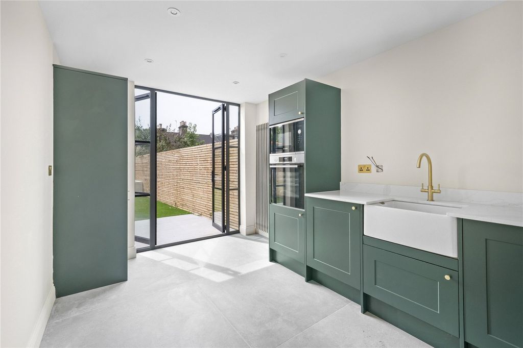 Property photo 3 of 27 Picture No. 11