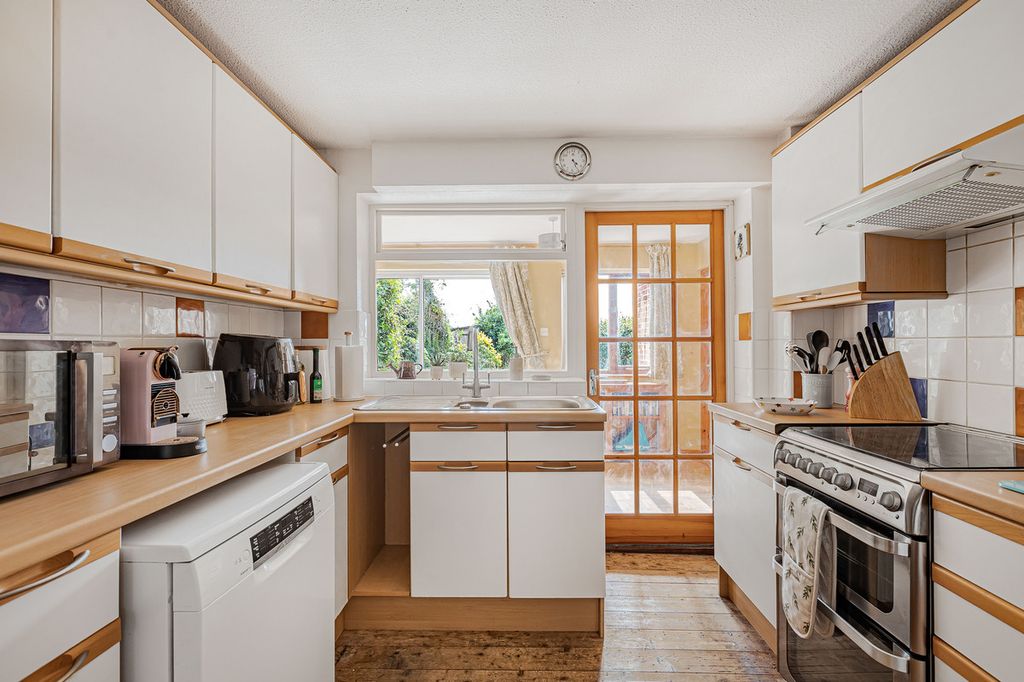 Property photo 3 of 19