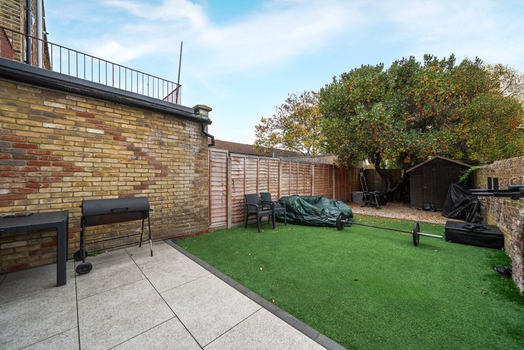 Property photo 2 of 14 Picture No. 17