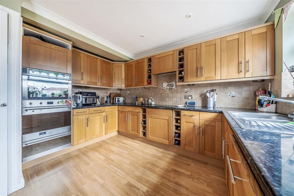 Property photo 3 of 21 Kitchen