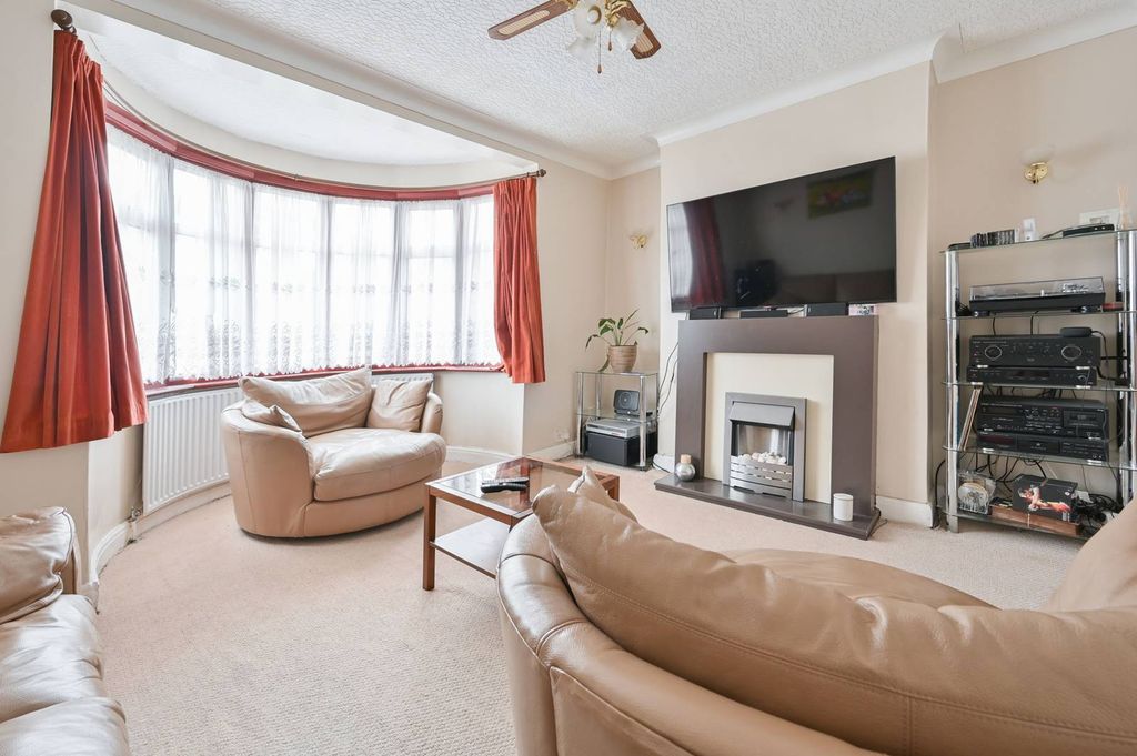 Property photo 2 of 17