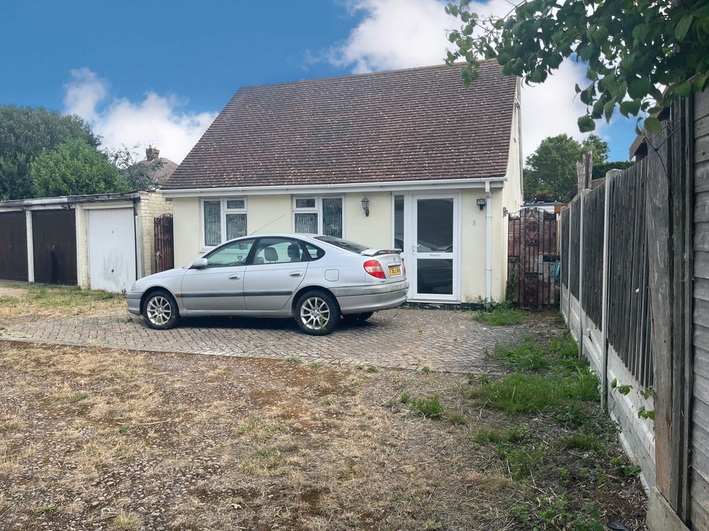Property photo 2 of 27 B7557B69-B2Bd-41A4-9E61-C004F3725003
