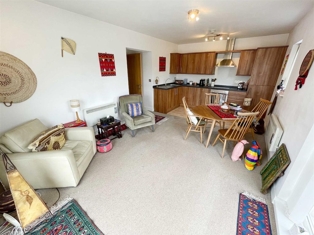 Property photo 3 of 9