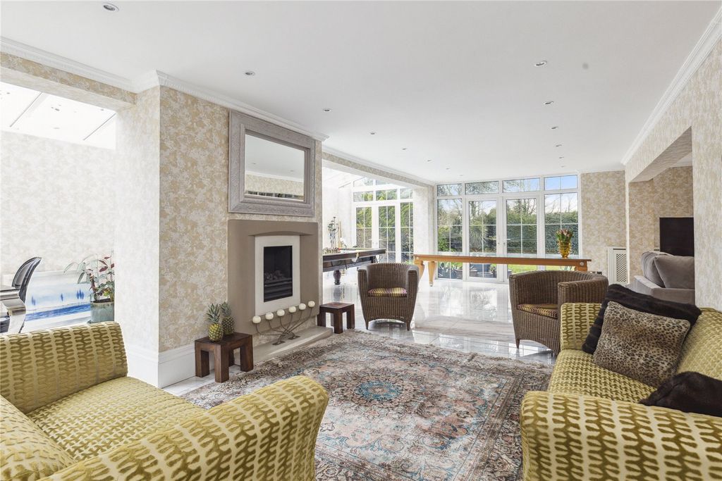 Property photo 2 of 14 Sitting Room