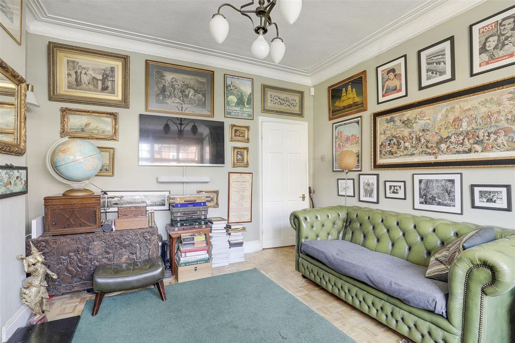 Property photo 2 of 20