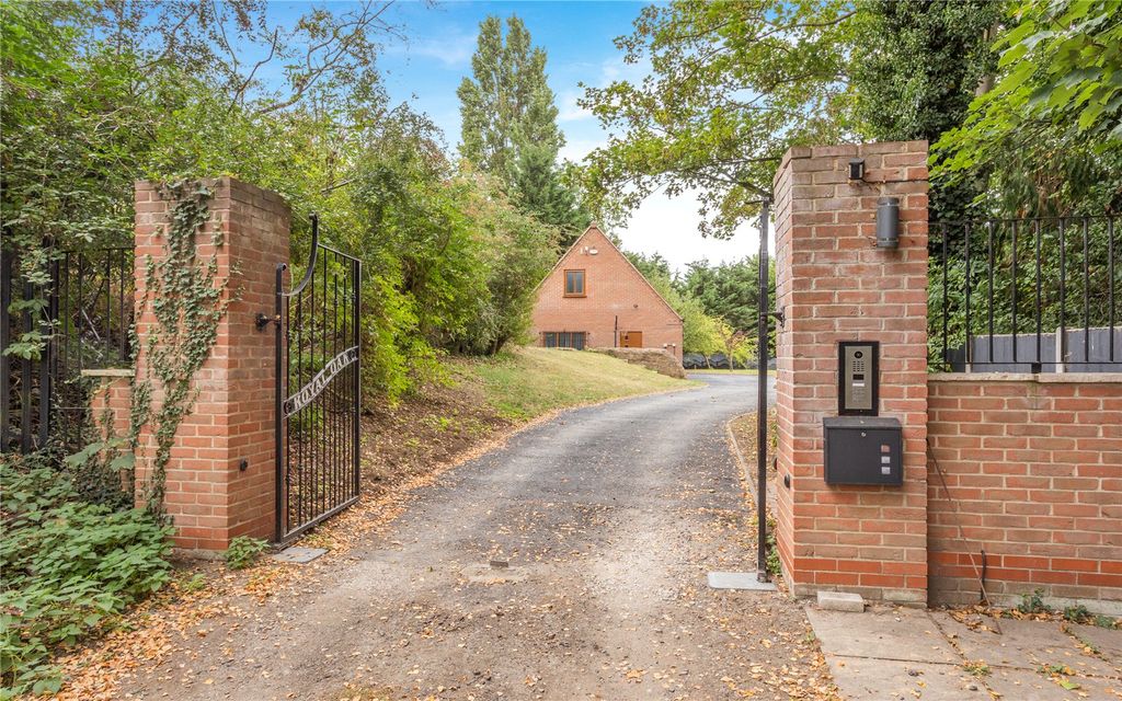 Property photo 2 of 20 Entrance