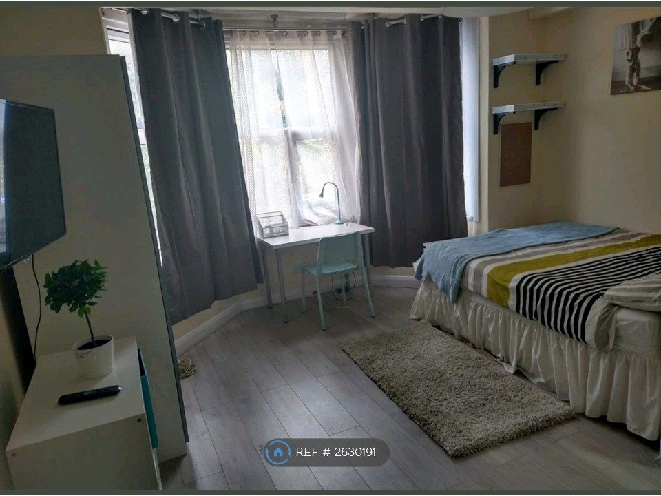 Property photo 3 of 7 Large King Double Ensuite
