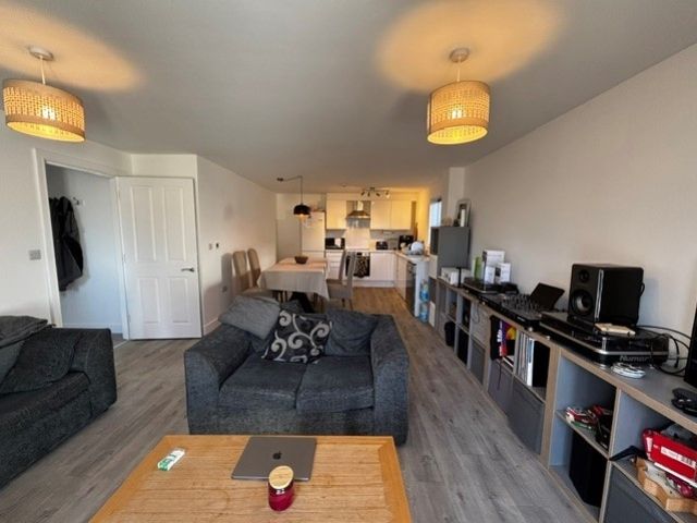 Property photo 2 of 13 Flat 3 Campbell Court Full