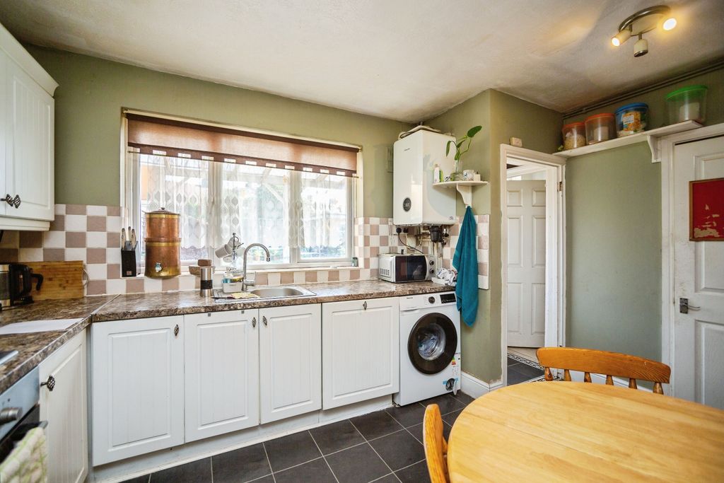 Property photo 3 of 16 Kitchen