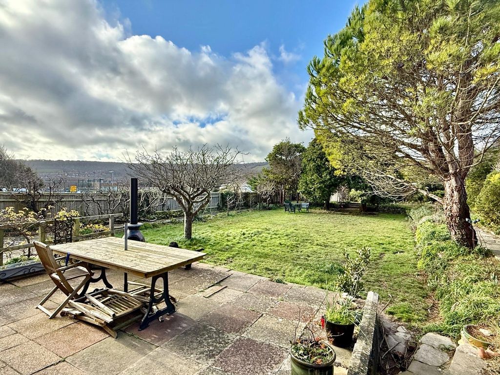 Property photo 3 of 16 Picture No. 18