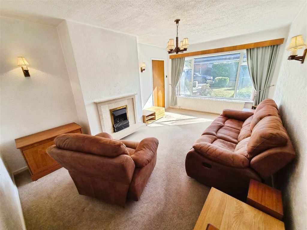 Property photo 3 of 18 Living Room