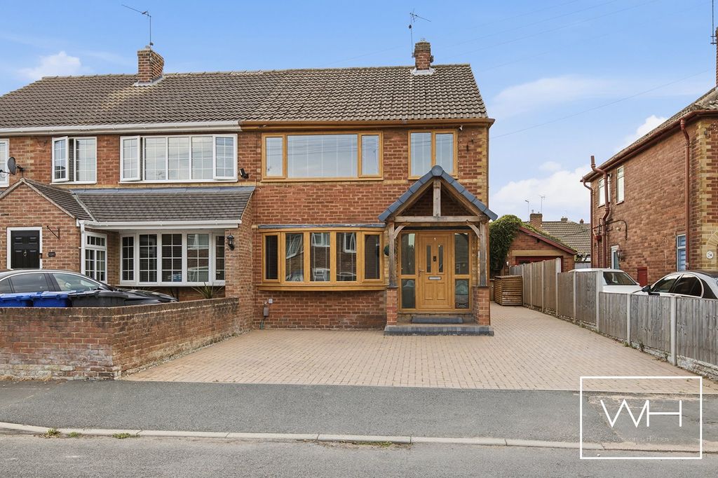 Property photo 1 of 20 16 St Christophers Crescent 04