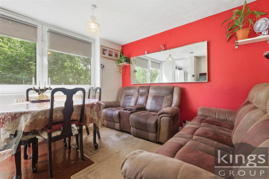 Property photo 2 of 18 Living Room