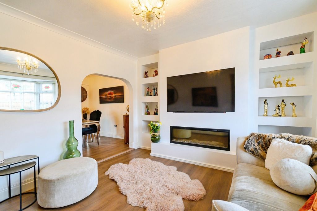 Property photo 3 of 20 Living Room