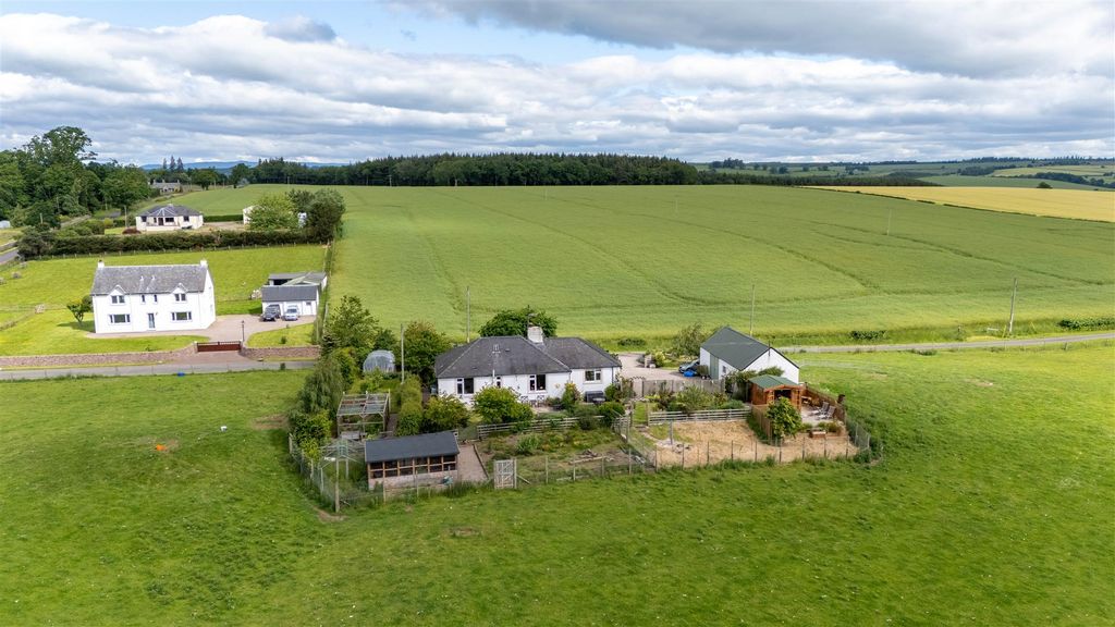 Property photo 2 of 50 Darlin Cottage, Leadketty Farm, Dunning - D-22.Jpg