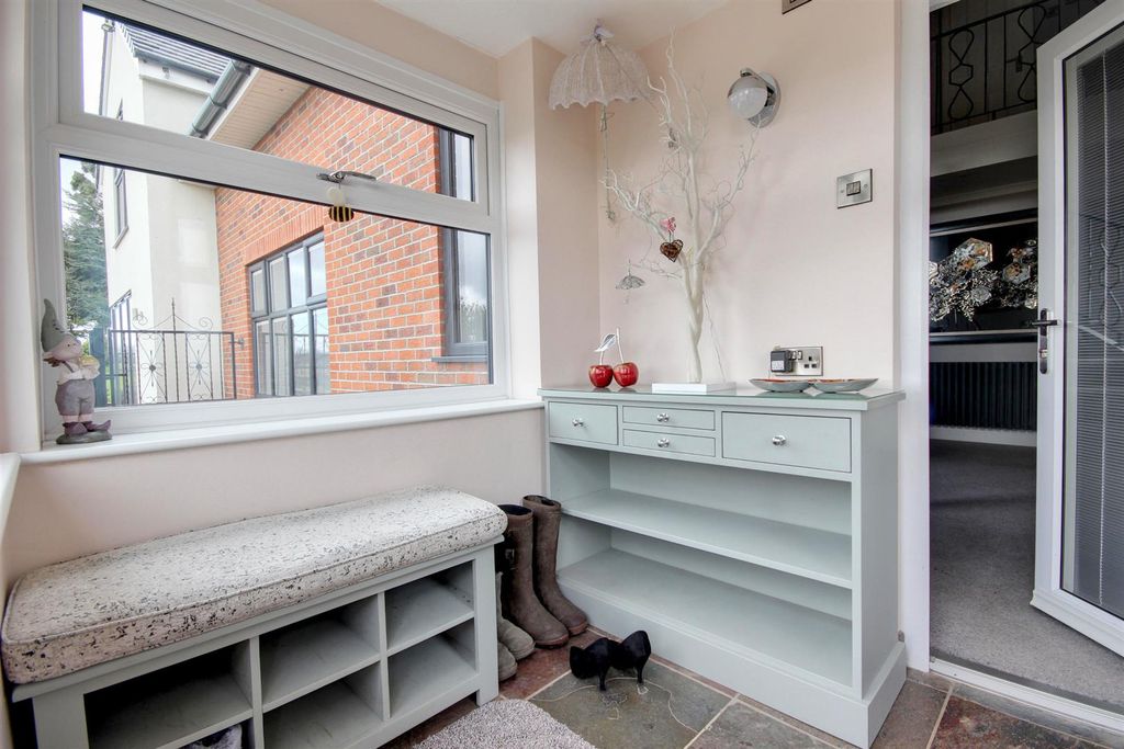 Property photo 3 of 56 Img_1969-Img_1971_Lzn.Jpg