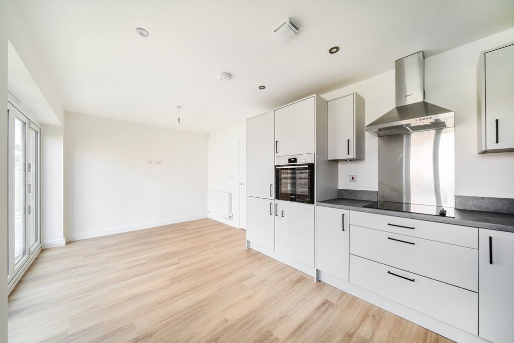 Property photo 3 of 25 Image