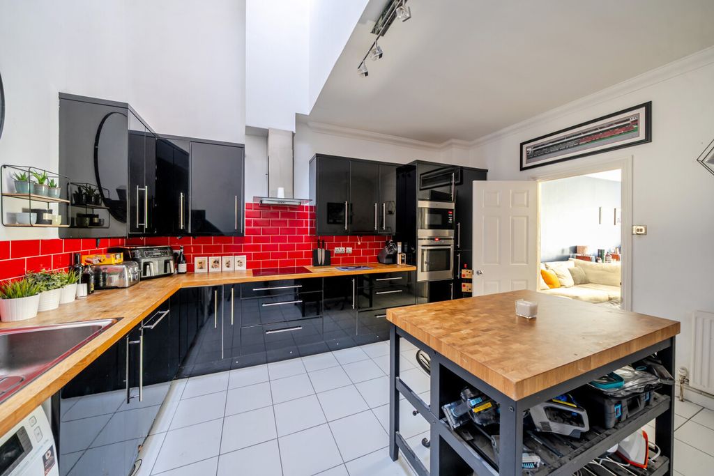 Property photo 2 of 16 1451027-9-69Eb8F6...