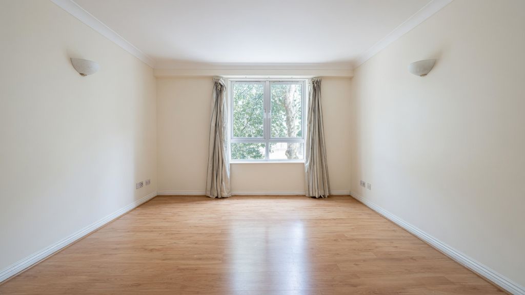 Property photo 1 of 12 Living Room