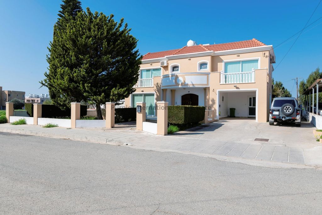 Property photo 1 of 43