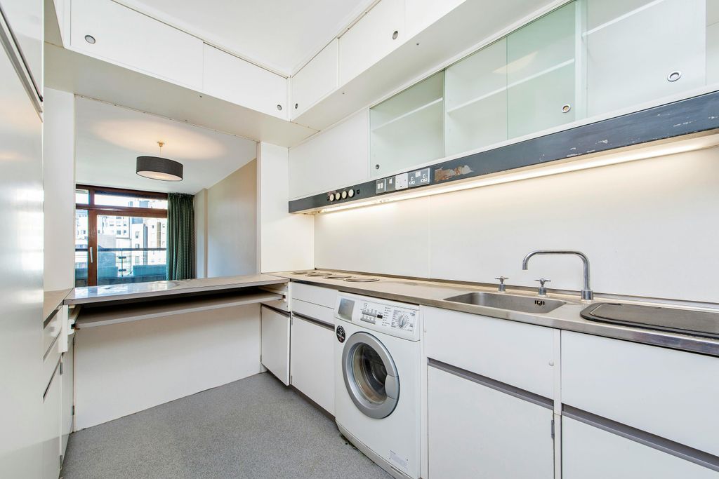 Property photo 3 of 12 Kitchen