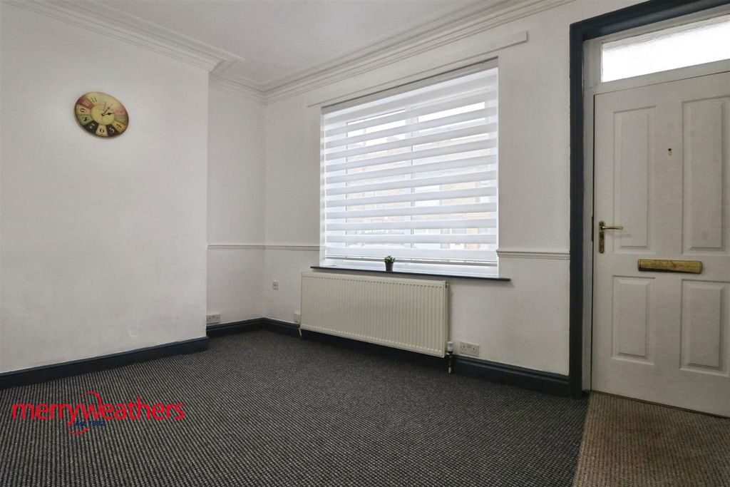 Property photo 3 of 12 Lounge