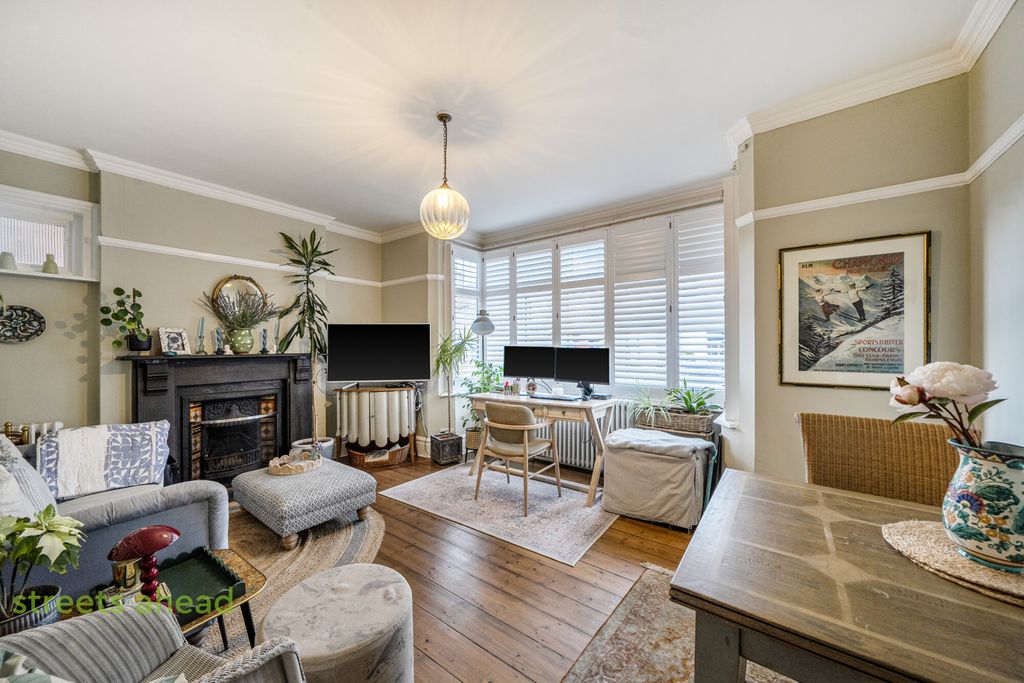 Property photo 2 of 19 365116F2-0666-46F...