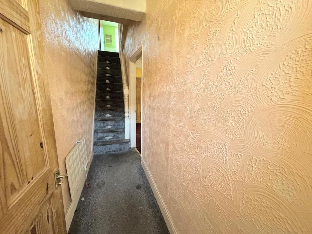 Property photo 2 of 10 Entrance Hall