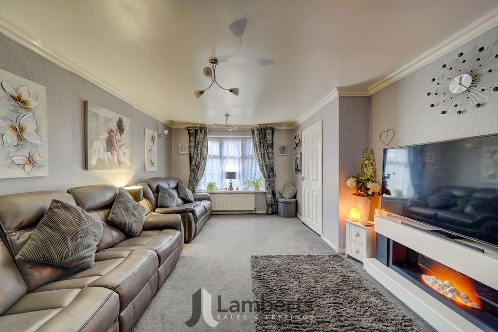 Property photo 2 of 24 Lounge