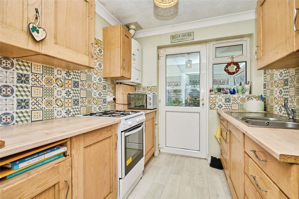 Property photo 3 of 17 Kitchen