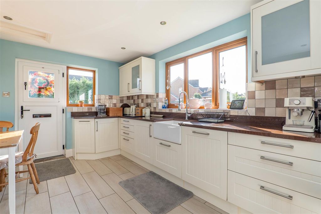 Property photo 3 of 42 Kitchen