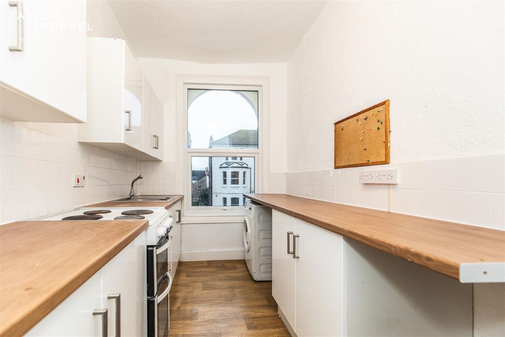 Property photo 3 of 16 Kitchen