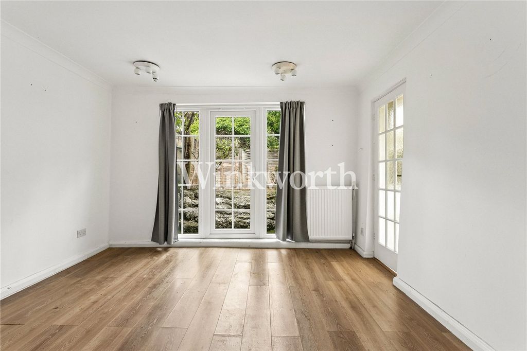 Property photo 2 of 15 Picture No. 20