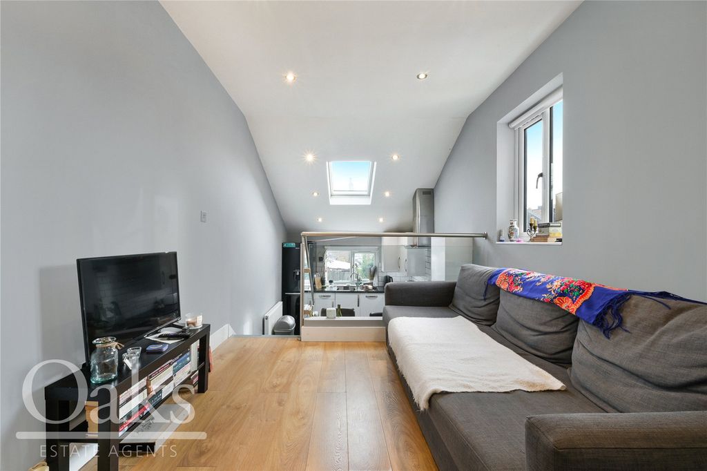 Property photo 3 of 8 Picture No. 16